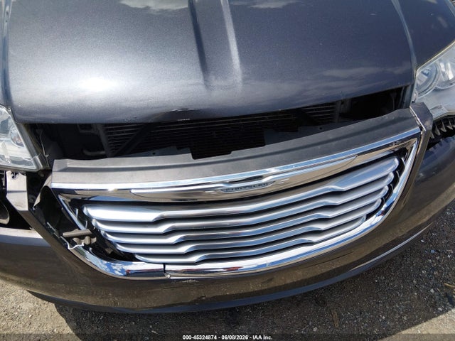 Chrysler Town & Country Touring