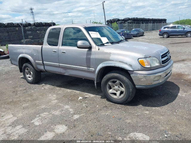 Salvage Toyota Tundra Image