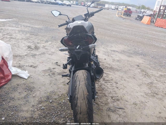 Kawasaki Zr900 S