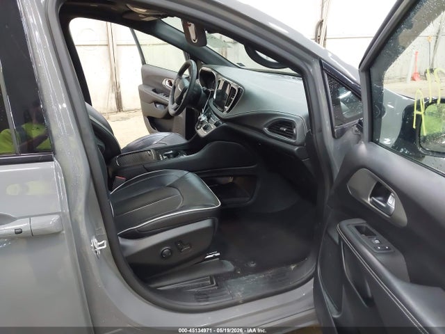 Chrysler Pacifica Limited