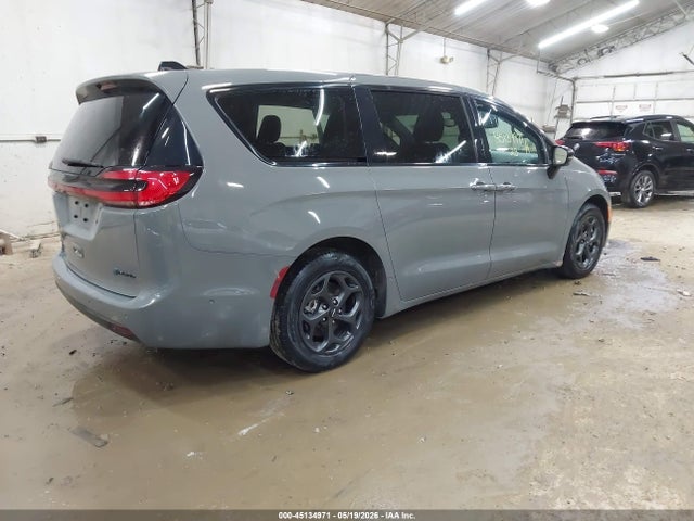 Chrysler Pacifica Limited