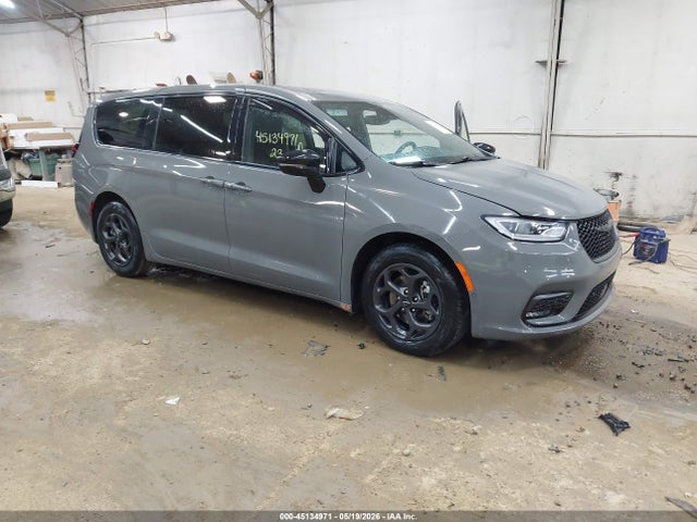 Salvage Chrysler Pacifica Image