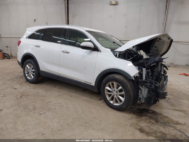Salvage Kia Sorento Image
