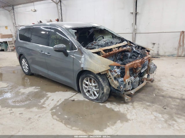 Salvage Chrysler Pacifica Image
