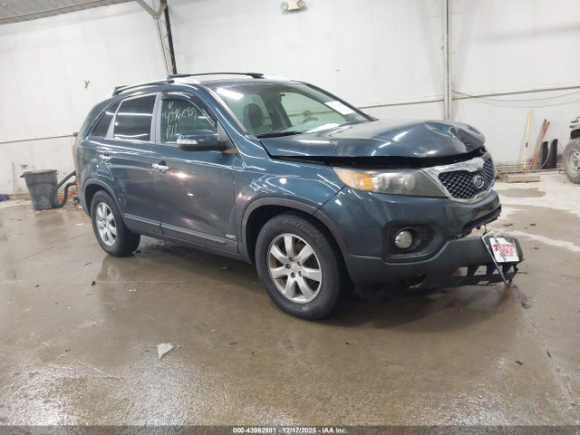 Salvage Kia Sorento Image