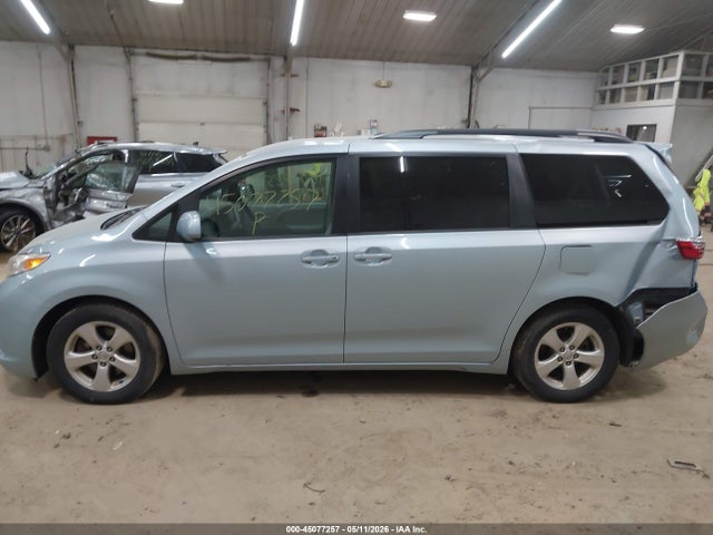 Toyota Sienna Le 8 Passenger