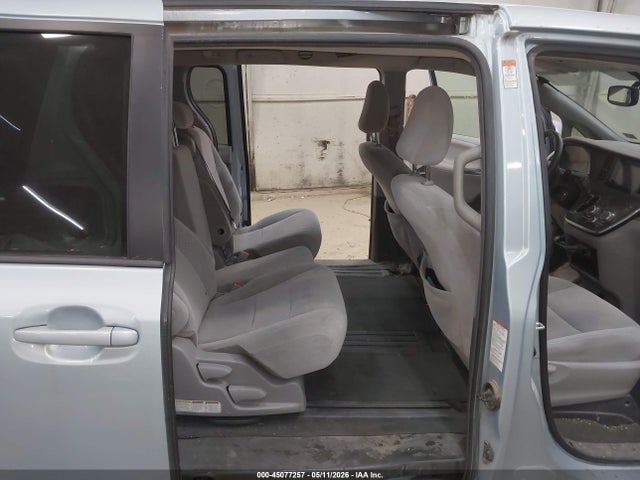 Toyota Sienna Le 8 Passenger