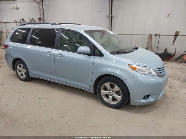 Salvage Toyota Sienna Image