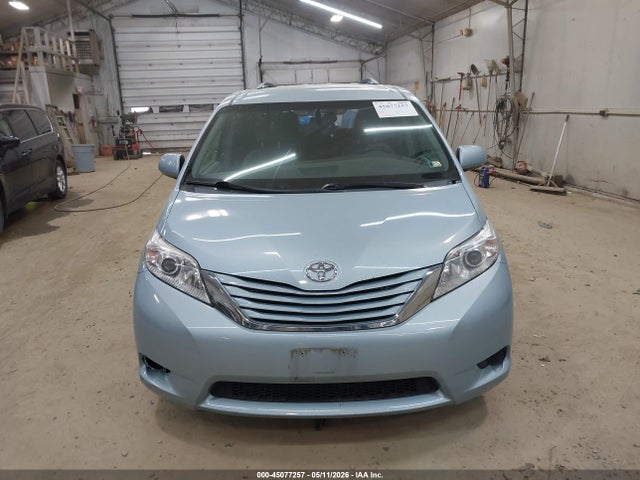 Toyota Sienna Le 8 Passenger
