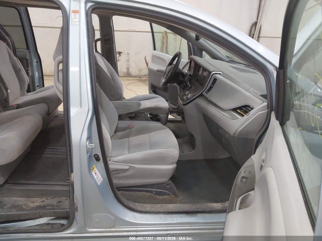 Toyota Sienna Le 8 Passenger