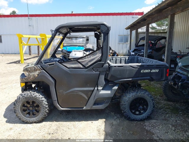 Can-Am Defender Hd8