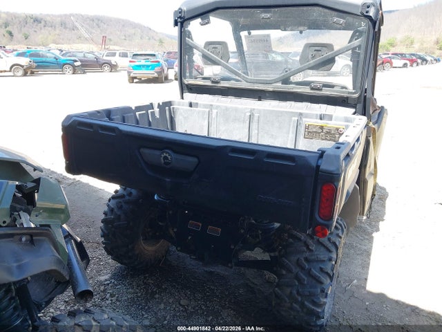 Can-Am Defender Hd8