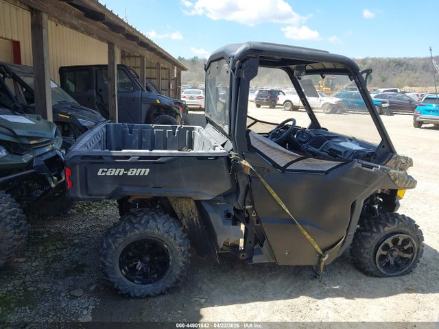 Can-Am Defender Hd8