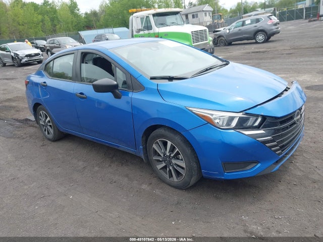 Salvage Nissan Versa Image