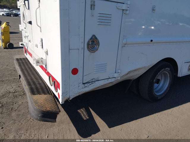 General Motors Savana Cutaway Work Van
