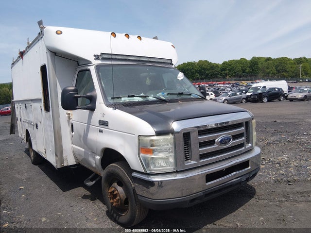 Salvage Ford E-350 Image