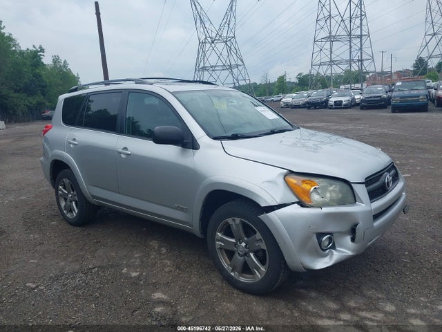 Salvage Toyota RAV4 Image