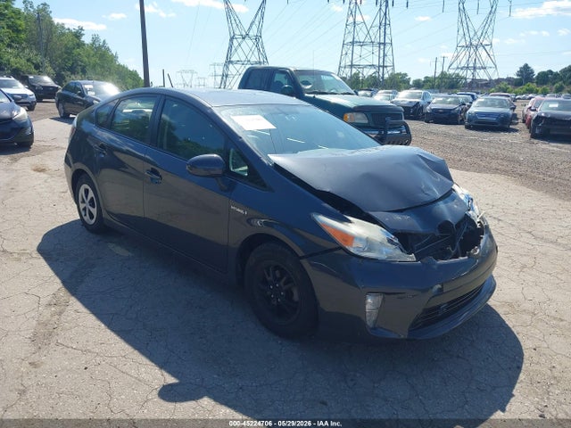 Salvage Toyota Prius Image