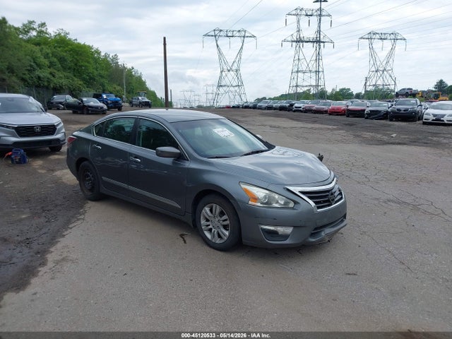 Salvage Nissan Altima Image