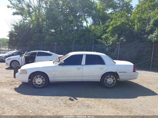 Ford Crown Victoria