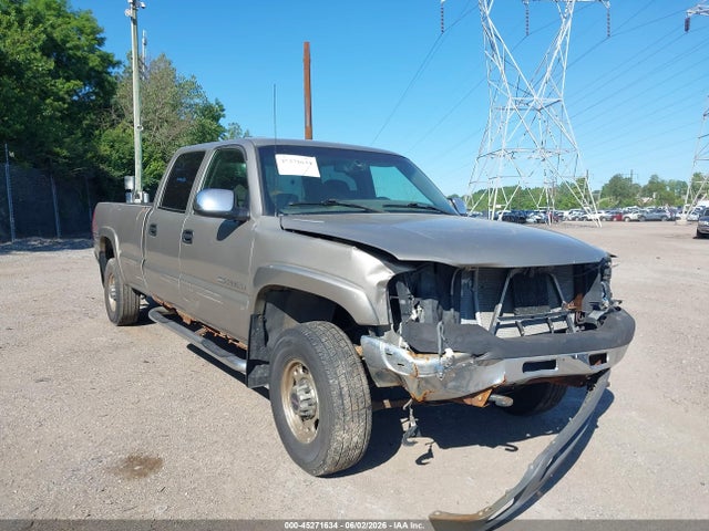 Salvage GMC Sierra 2500 Image