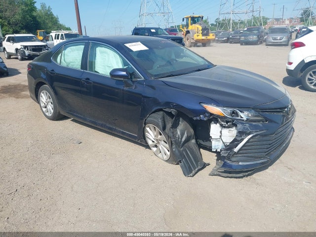 Salvage Toyota Camry Image
