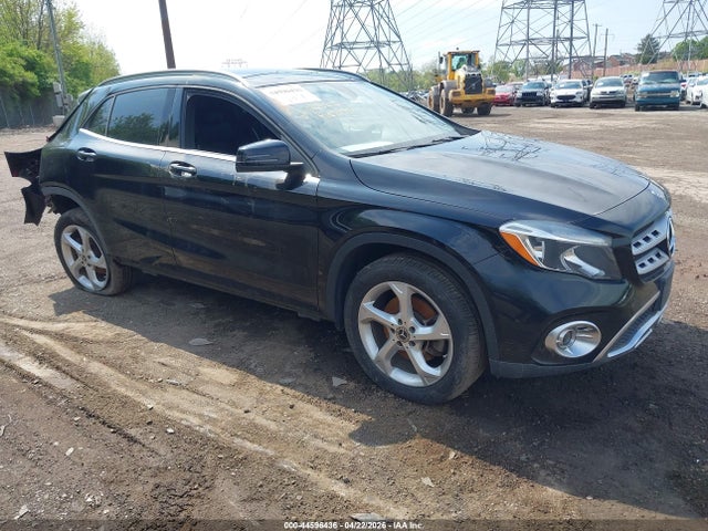 Salvage Mercedes-Benz GLA Image
