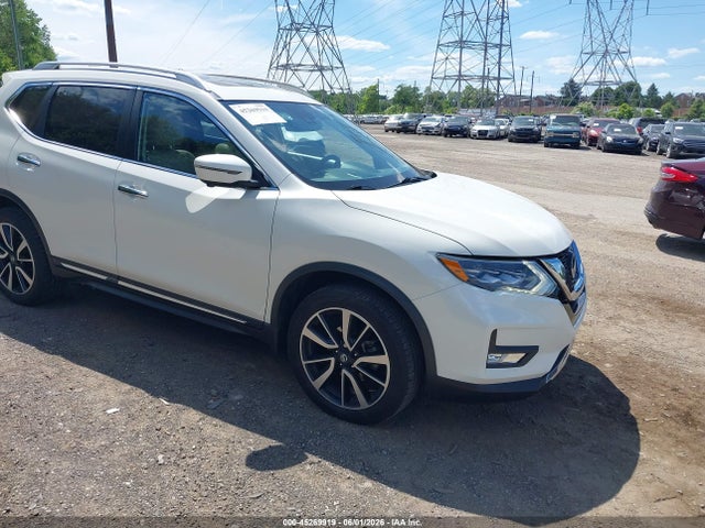 Salvage Nissan Rogue Image