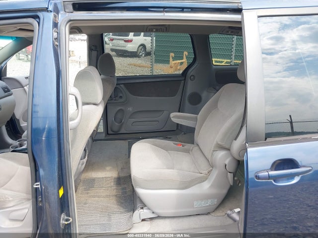 Toyota Sienna Le