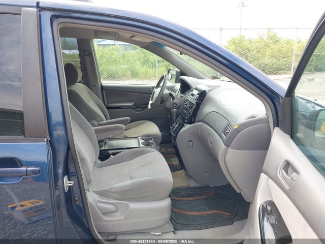 Toyota Sienna Le