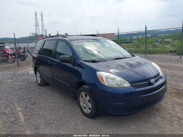 Salvage Toyota Sienna Image