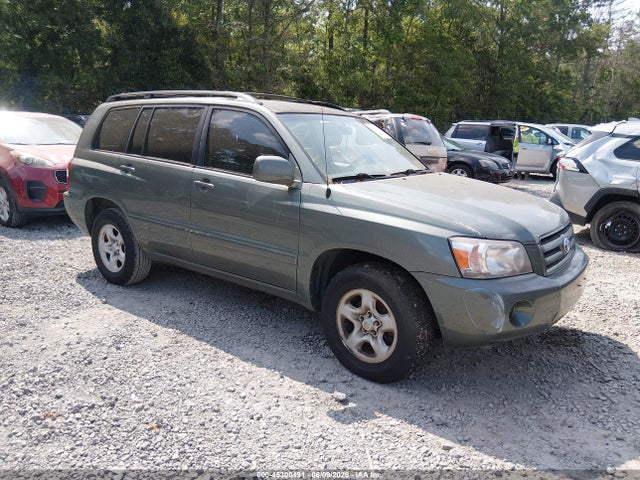 Salvage Toyota Highlander Image