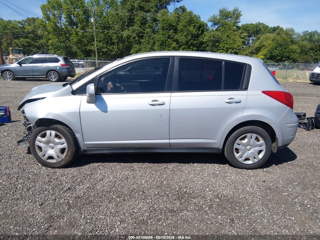 Nissan Versa 1.8s