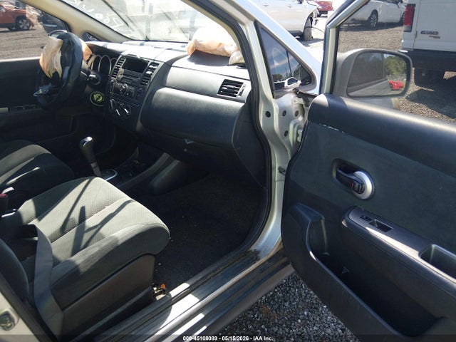 Nissan Versa 1.8s