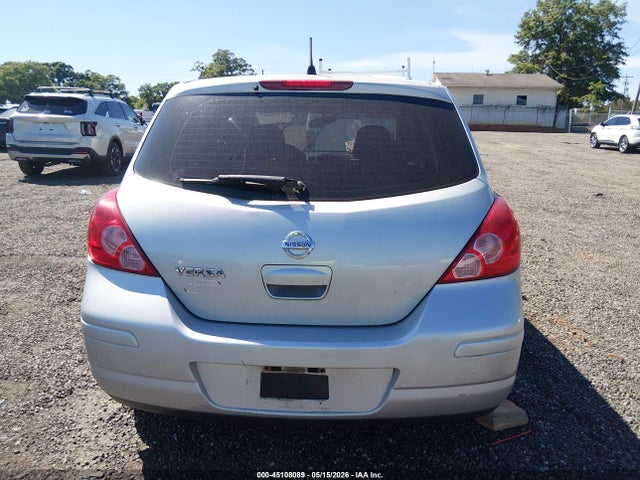 Nissan Versa 1.8s
