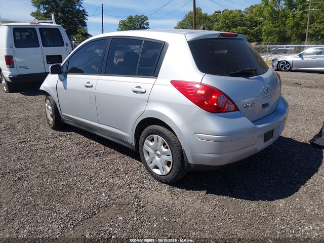 Nissan Versa 1.8s