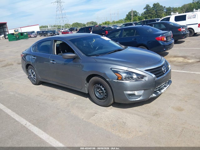Salvage Nissan Altima Image