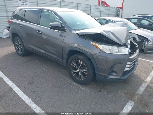 Salvage Toyota Highlander Image