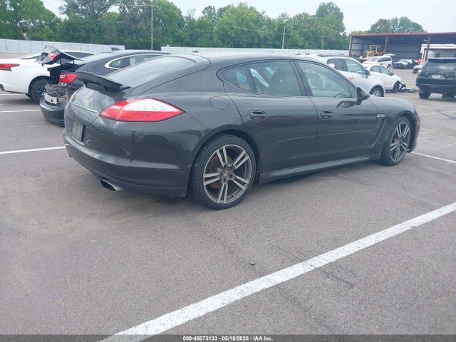 Porsche Panamera 4