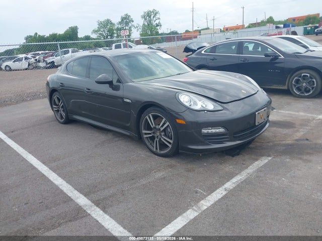 Salvage Porsche Panamera Image