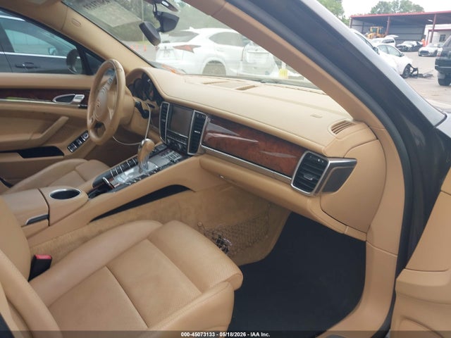 Porsche Panamera 4