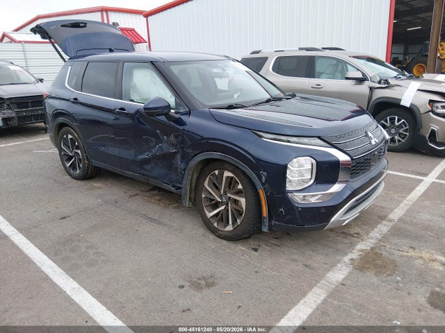 Salvage Mitsubishi Outlander Image