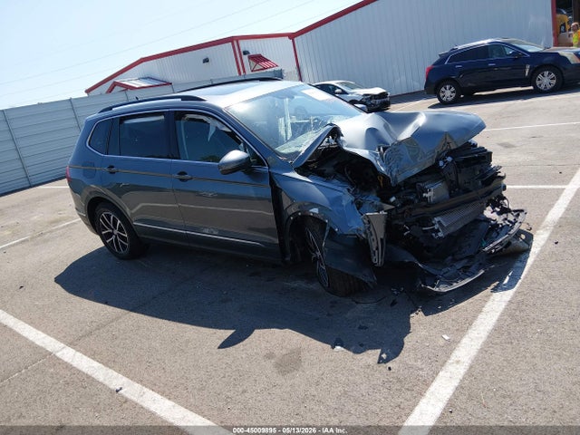 Salvage Volkswagen Tiguan Image