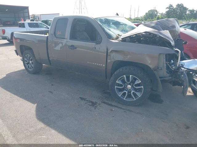 Salvage Chevrolet Silverado 1500 Image