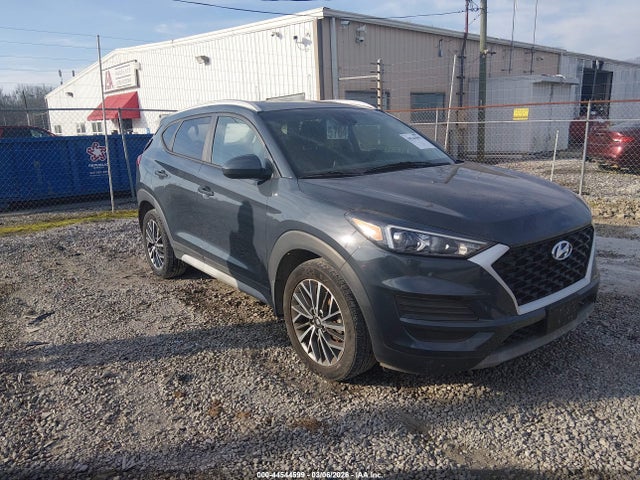 Salvage Hyundai TUCSON Image