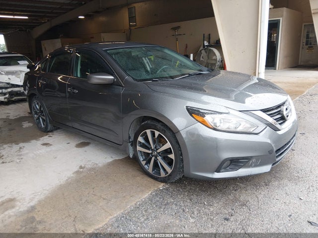 Salvage Nissan Altima Image