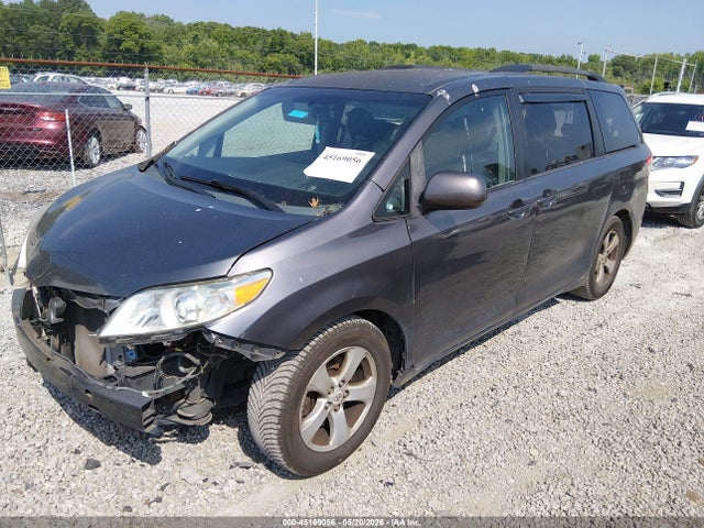 Toyota Sienna Le V6 8 Passenger