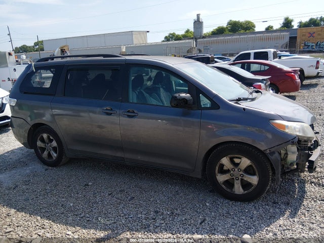 Toyota Sienna Le V6 8 Passenger