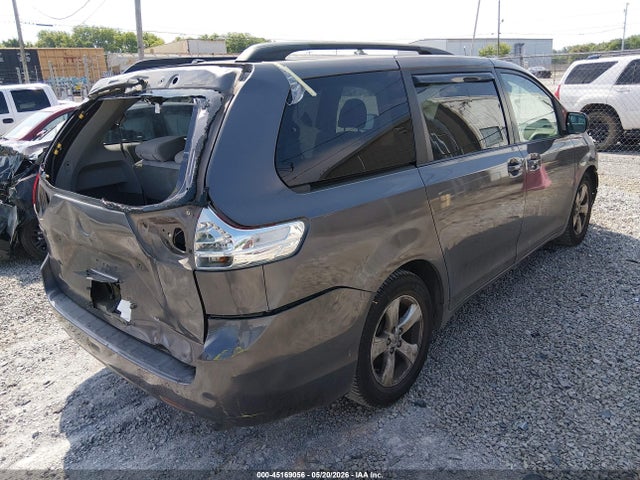 Toyota Sienna Le V6 8 Passenger