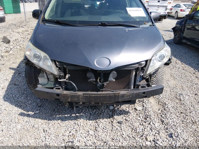 Toyota Sienna Le V6 8 Passenger